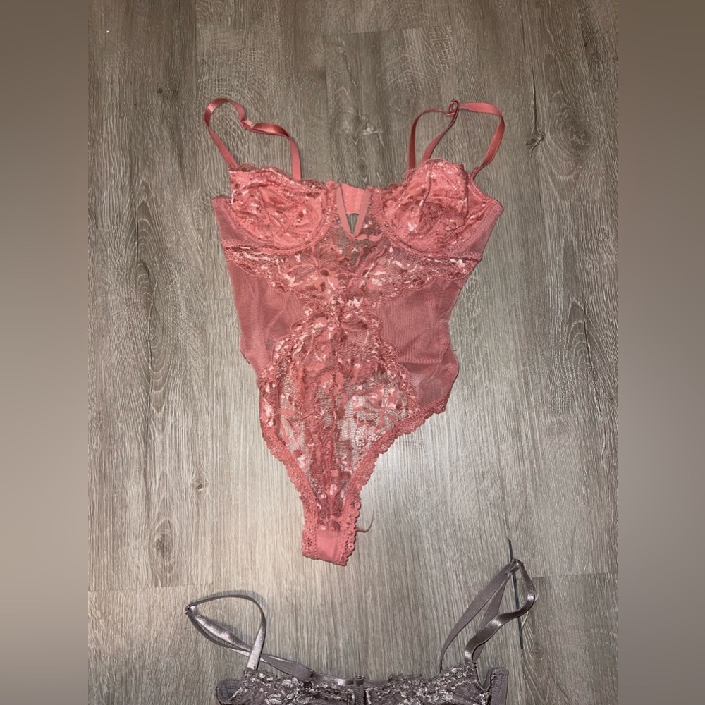 Lacy bodysuits - Picture 3 of 6